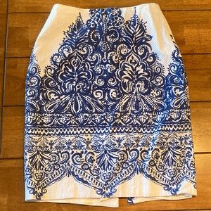 J Crew Size 2 White and Blue Brocade Pencil Skirt. Size 2